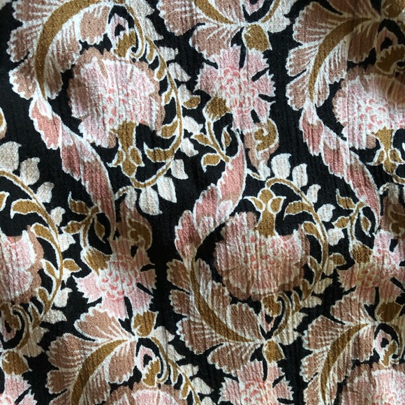 Walkthrough Brocade Floral Ruffle Romper Jumpsuit - Picture 5 of 5